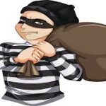 સુરતના મંદિરમાં ચોરી કરતા પહેલા ચોર માતાજીના પગે પડ્યો, પછી દાનપેટી લઈને ફરાર