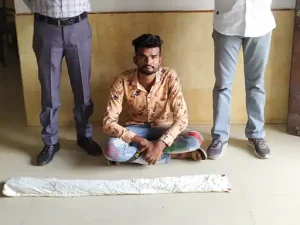 <strong>અંજારના કુંભારિયા નજીક પરવાના વિનાની બંદૂક સાથે 1 શખ્સને પકડી પાડતી લોકલ ક્રાઇમ બ્રાન્ચ પૂર્વ કચ્છ</strong>