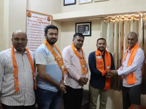 <strong>ગાંધીધામમાં તા.પં.ના વિપક્ષી નેતા કોંગ્રેસમાથી રાજીનામું આપી, ભાજપમાં જોડાઈ કેસરીયો ધારણ કર્યો</strong>