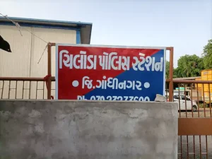 <strong>ગાંધીનગરના ધણપનાં ચૈતન્ય ધામના પાર્કિંગમાં કાર મૂકીને દંપતી સમૂહલગ્નમાં ગયું તોતસ્કરો કારનો કાચ તોડી 3 લાખની મત્તા ચોરી છૂમંતર</strong>
