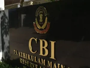<strong>CBIની ટીમે છટકું ગોઠવી ગાંધીધામથીCGSTના સુપરિન્ટેન્ડન્ટને રૂ. 1 લાખની લાંચ સ્વીકારતા ઝડપ્યા</strong>