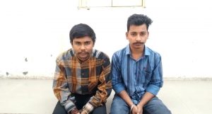 <strong>ભારતીય બનાવટનાં ઇંગ્લીશ દારૂની નાની-મોટી બોટલો નંગ-૫૬ કિ.રૂ.૧૨,૬૫૫/-નાં જથ્થા સહિત કુલ રૂ.૨૭,૬૫૫/-નાં મુદ્દામાલ સાથે બે ઇસમોને ઝડપી પાડતી ભાવનગર,લોકલ ક્રાઇમ બ્રાન્ચ તથા પેરોલ ફર્લો સ્કવોડ</strong>
