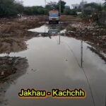 વિકાસશીલ ગુજરાતના છેવાડે આવેલા જખૌ ગામમાં ઠેર ઠેર કાદવ-કીચડનું રાજ