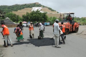 R-and-B-BHUJ-MADHAPAR-ROAD-REPAIRING-KAMGIRI-PRESSNOTE-PHOTOS-2