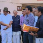 કલેક્ટરશ્રી આનંદ પટેલે રાપર શહેરની મુલાકાત લઇને વિવિધ પ્રશ્નોના નિરાકરણ અંગે બેઠક યોજી અધિકારીઓને જરૂરી સૂચના આપી