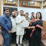 સ્થાનીકો તથા આમ આદમી પાર્ટીની ટીમને સાથે રાખી કચ્છના સાંસદ વિનોદ ચાવડા અને કચ્છ કલેક્ટર આનંદભાઇ પટેલને આવેદનપત્ર આપવામાં આવ્યું