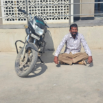 આધાર પુરાવા વગરના બાઇક સાથે એક ઇસમને પકડી પાડતી લોકલ ક્રાઇમ બ્રાન્ચ, પશ્ચિમ કચ્છ ભુજ