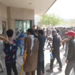 પાકિસ્તાનના કરાંચીમાં અમેરિકા દુતાવાસ ઉપર પ્રદર્શનકારીઓએ હુમલો કરીને કરી તોડફોડ