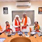 *કચ્છ જીલ્લા ભાજપ સંગઠન પ્રભારી ફળજીભાઈ ચૌધરીનું જીલ્લા ભાજપ કાર્યાલય ખાતે ઉષ્માભેર અભિવાદન કરાયું*