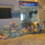 આધાર પુરાવા વગરના સિમેન્ટ સાથે ત્રણ ઇસમોને પકડી પાડતી લોકલ ક્રાઇમ બ્રાન્ચ પશ્ચિમ કચ્છ ભુજ”