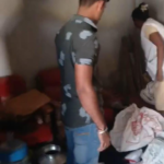 નખત્રાણા ના નિરોણા ગામ મા મહીલા દ્વારા જનતા રેડ કરતા દેશી દારૂ ઝડપાયો પોલીસ સાથે..રાખી ને