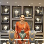 પ્રસિદ્ધ અભિનેત્રી કરિશ્મા કપૂરે ભુજમાં કલ્યાણ જ્વેલર્સના પ્રથમ શોરૂમનું ઉદઘાટન કર્યું