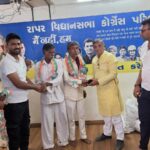 રાપર તાલુકા પંચાયતની ચુંટણીમા રાજકીય ગરમાવો: ભીમાસર બેઠકના AAP ઉમેદવાર મનસુખભાઈ ચાવડા સમર્થકો સાથે કોંગ્રેસમાં જોડાયા