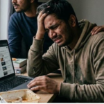 વિદેશમાં ભણતા હજારો ભારતીય વિદ્યાર્થીઓ મુશ્કેલીમાં: બેંક એકાઉન્ટ ફ્રીઝ થતા રહેવા-જમવાના ફાંફા