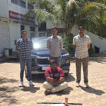 ભુજ મધ્યે સોશિયલ મિડિયામાં ગેરકાયદેસર વિડિયો વાયરલ કરનાર ઇસમને  દારૂ બિયર તથા લોખંડના પાઇપ સાથે પકડી પાડતી lcb પશ્ચિમ કચ્છ-ભુજ”