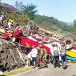 જમ્મુમાં બસ પલટી જતાં 21 યાત્રીનાં મોત : 29થી વધુ ઘાયલ