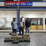 સામખીયારી પો.સ્ટે. વિસ્તારમાંથી પ્રોહીબીશન (અંગ્રેજી દારૂ) નો ડેસ શોધી કાઢતી લોકલ ક્રાઈમ બ્રાન્ચ પુર્વ-કચ્છ, ગાંધીધામ