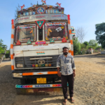 રોયલ્ટી કે પાસ પરમીટ વગર બેન્ટોનાઇટ વહન કરતા ડમ્પરને પકડી ડીટેઇન કરી ખાણ-ખનીજ વિભાગ તરફ મોકલી આપતી LCB, પશ્ચિમ કચ્છ-ભુજ”