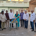 પક્ષીઓ માટે પાણી પીવાના કુંડા અને ચકલી ઘર એનાયત 