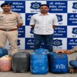 પડાણા સીમમાં ગેરકાયદેસર સંગ્રહિત શંકાસ્પદ સી. પી.યુ તેલ સાથે એક ની અટકાયત