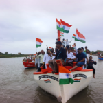 દરિયાના મોજાં વચ્ચે દેશભક્તિનો ઉમંગ! માંડવીના સલાયામાં ભવ્ય ‘સમુદ્ર તિરંગા યાત્રા’ યોજાઈ