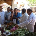 આડેસરમાં લોકોને પ્લાસ્ટીકને જાકારો આપીને કાપડની થેલી વાપરવા અનુરોધ કરાયો