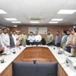 આગામી ૨૪ કલાક દરમિયાન કચ્છમાં છૂટાછવાયા સ્થળોએ અત્યંત ભારે વરસાદ પડવાની પ્રબળ શક્યતા છે.