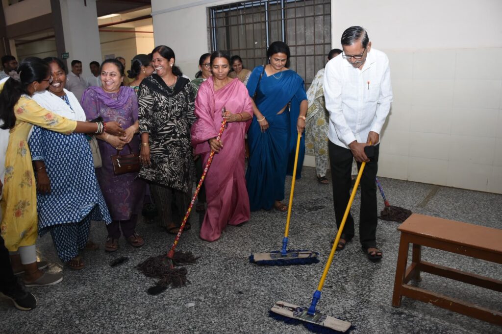 ANJAR HOSPITAL SWACHTA HI SEVA HON MINISTER EDUCATION PRESSSNOTE (5)