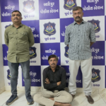 અમદાવાદ ગ્રામ્ય જીલ્લાના કોઠ પોલીસ સ્ટેશનના પ્રોહીબીશનના ગુના કામે છેલ્લા એક વર્ષથી નાસ્તા ફરતા આરોપીને પકડી પાડતી આદિપુર પોલીસ