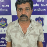 Mission Fugitive” અંતર્ગત ધાનેરા પો.સ્ટે. નાં પ્રોહીબીશનના ગુના કામે છેલ્લા આઠ વર્ષથી નાસતા ફરતા આરોપીને પકડી પાડતી લોકલ કાઈમ બ્રાન્ચ, પૂર્વ કચ્છ ગાંધીધામ